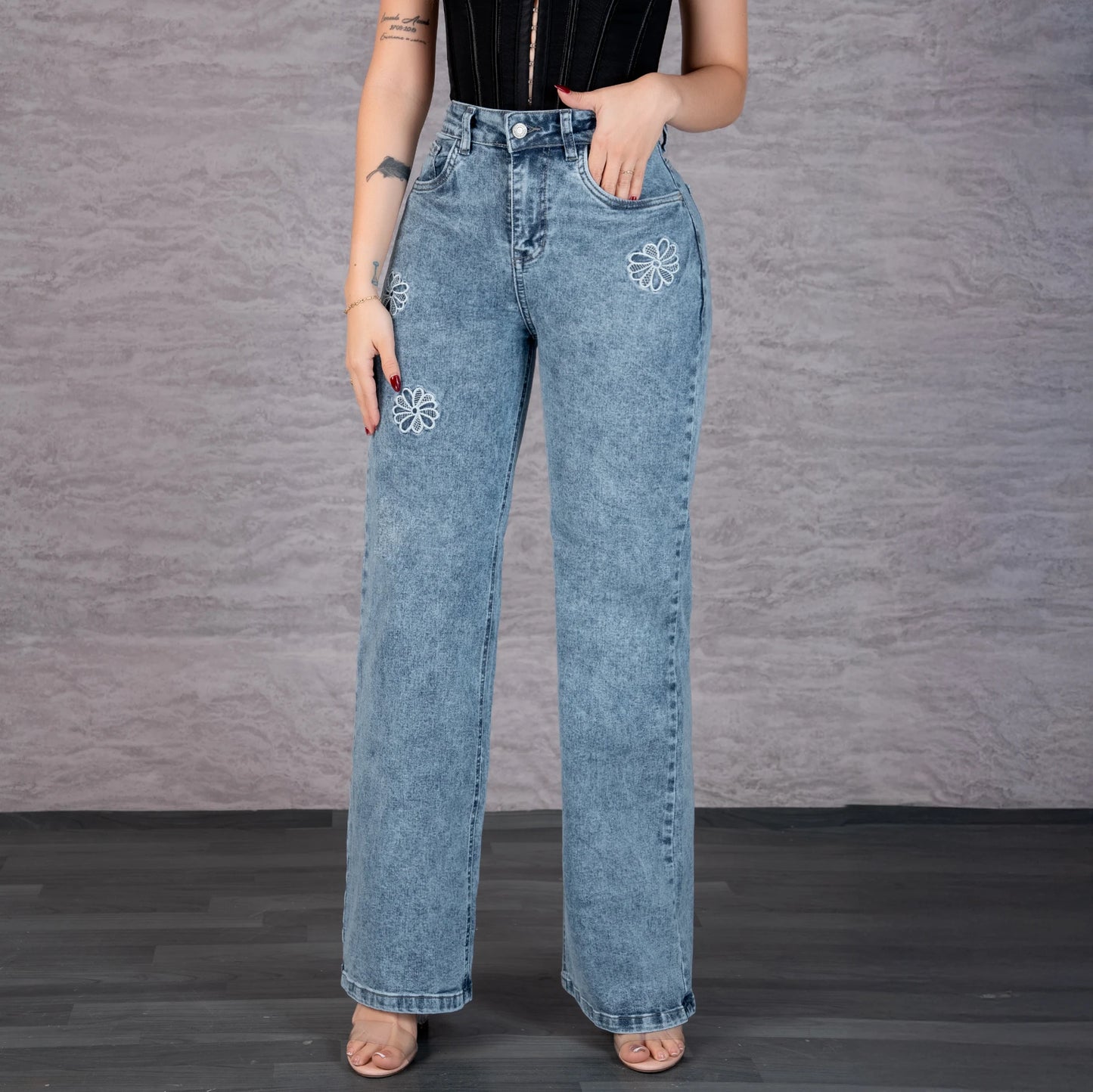 Jeans Bota Recta Strech Mujer con Flores Bordadas L6065