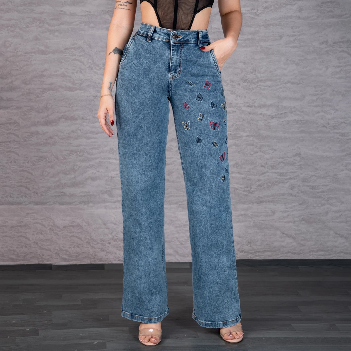 Jeans Bota Recta Strech Mujer con Mariposas Bordadas L6070