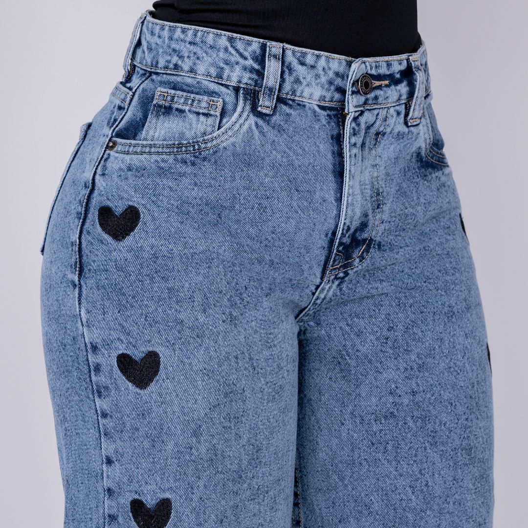 Jeans Bota Recta Rígido Mujer con Corazones Bordados R5037 - Guethe08 | Fábrica de Jeans