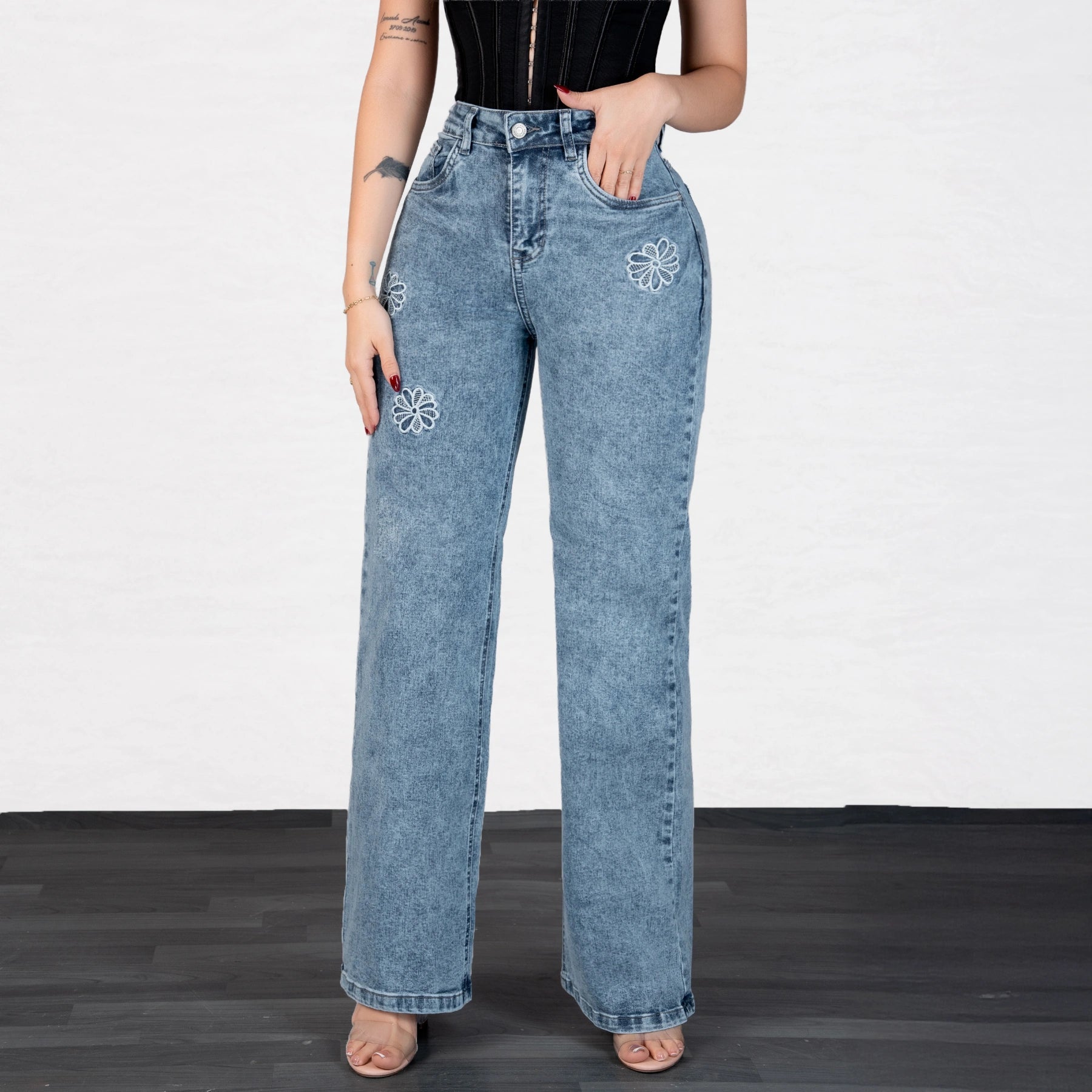 Jeans Bota Recta Strech Mujer con Flores Bordadas L6065 - Jeans Colombianos GUETHE08