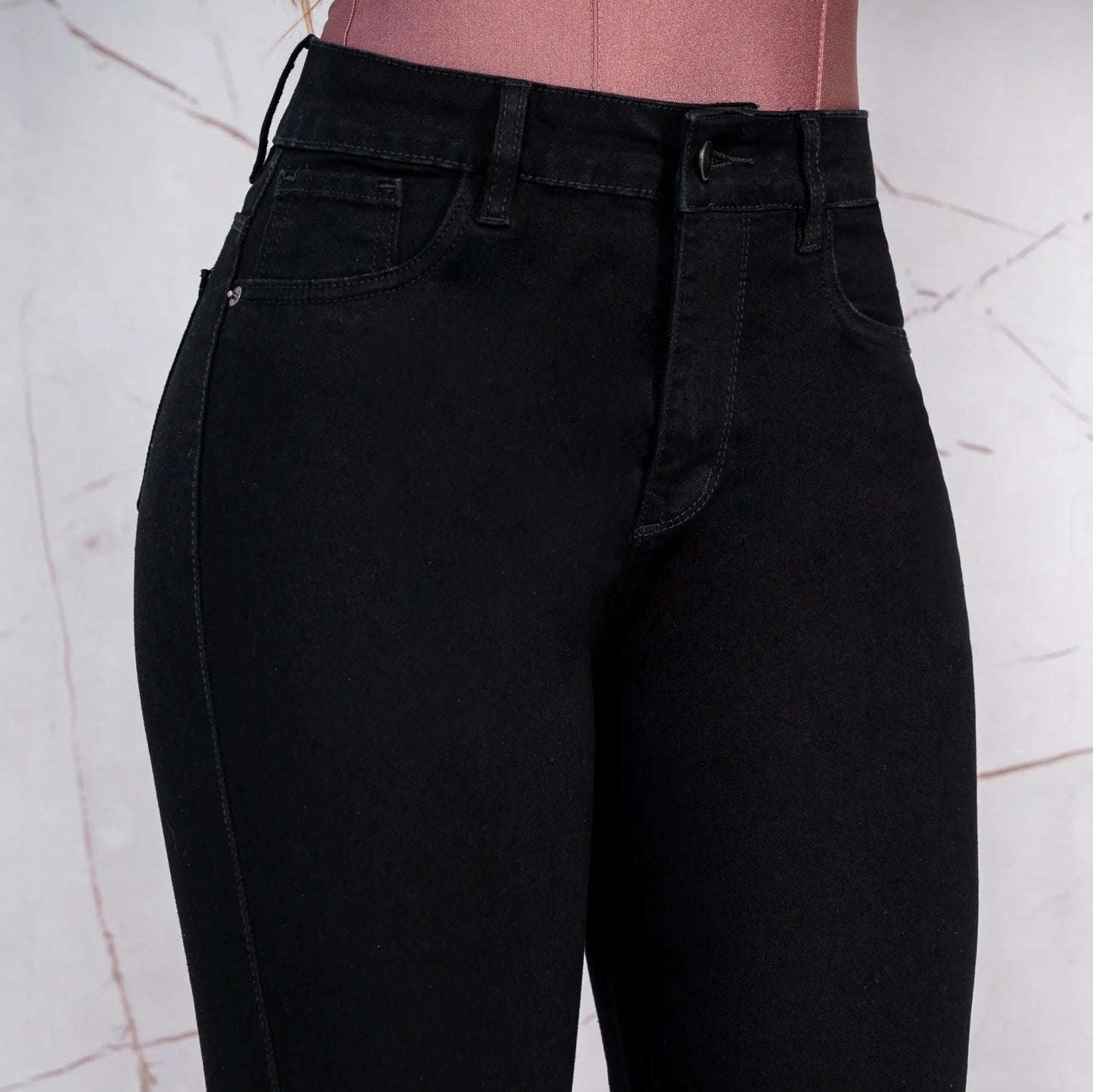 Jeans Skinny Push Up Tiro Alto Negro L6061 - Guethe08 | Fábrica de Jeans