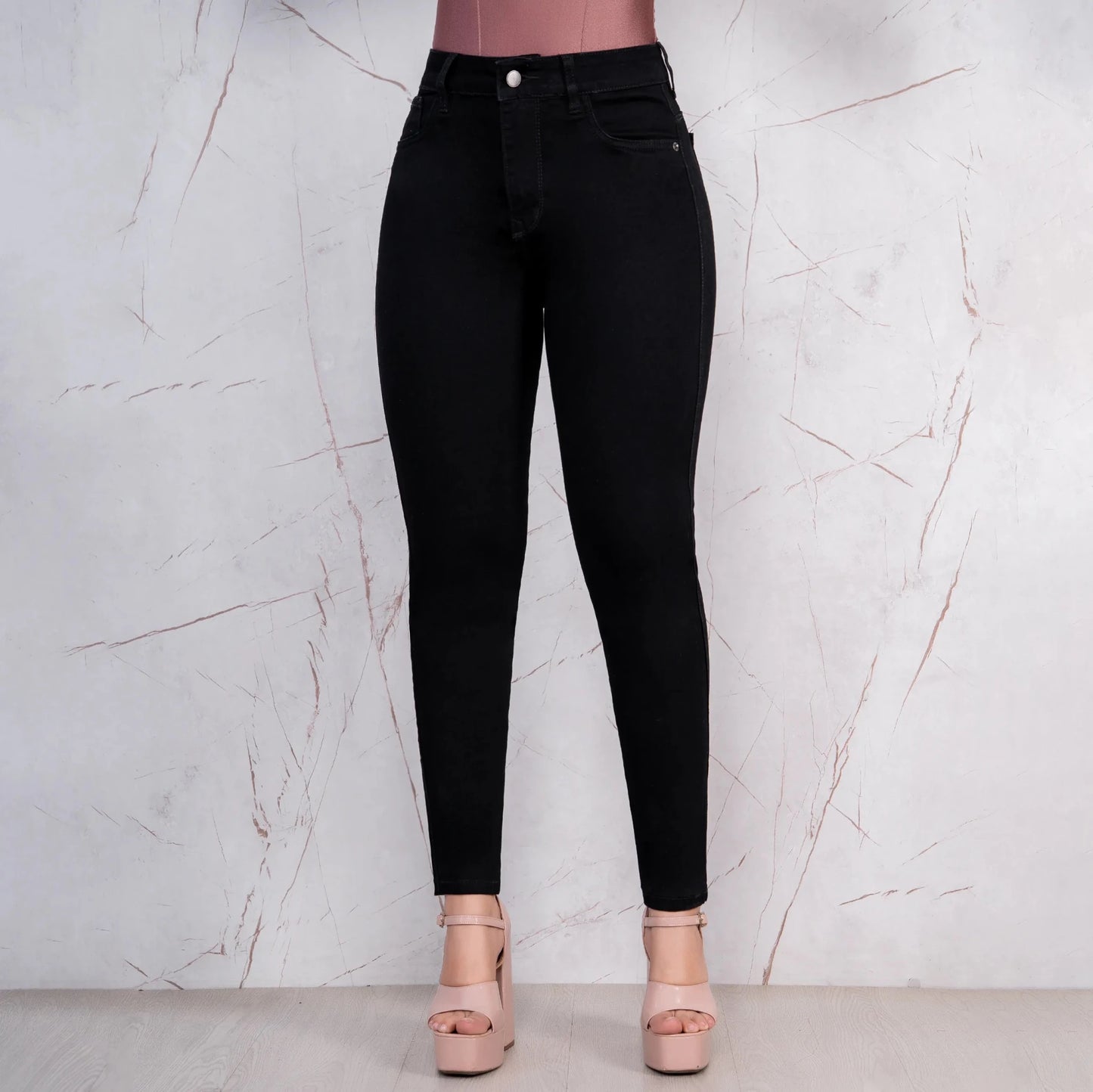 Jeans Skinny Push Up Tiro Alto Negro L6061 - Guethe08 | Fábrica de Jeans